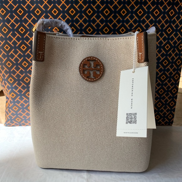 Tory Burch Handbags - Tory Burch Blake Canvas Bucket Bag Natural Classic Cuoio Natural Brown Leather